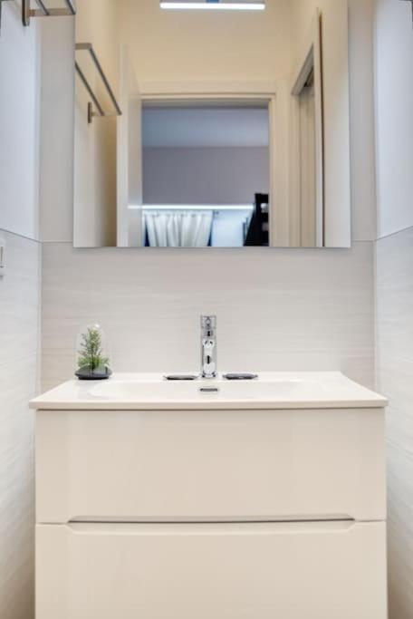 Suzzani 273 - Interno A4 *