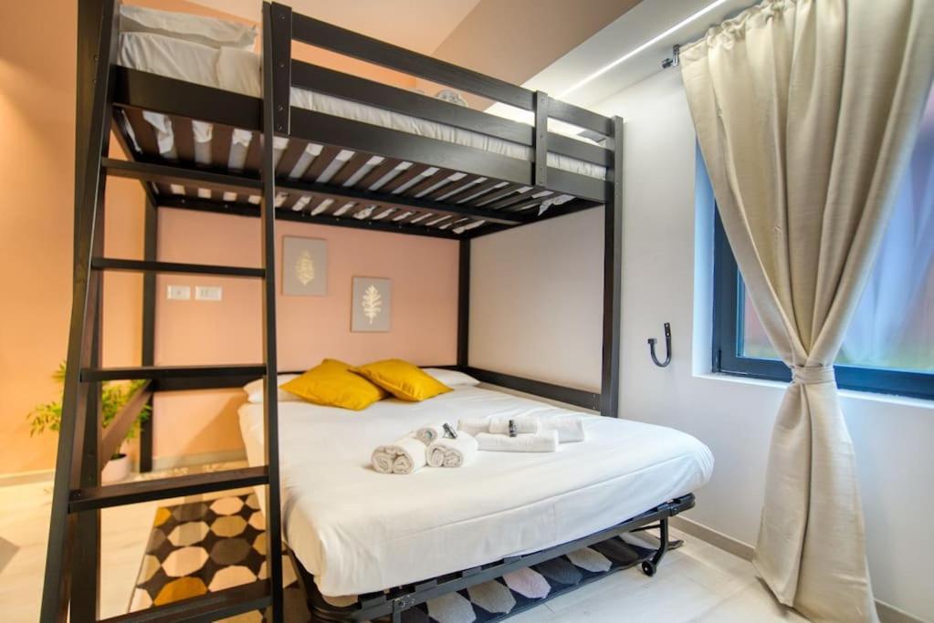 Suzzani 273 - Interno A4 *
